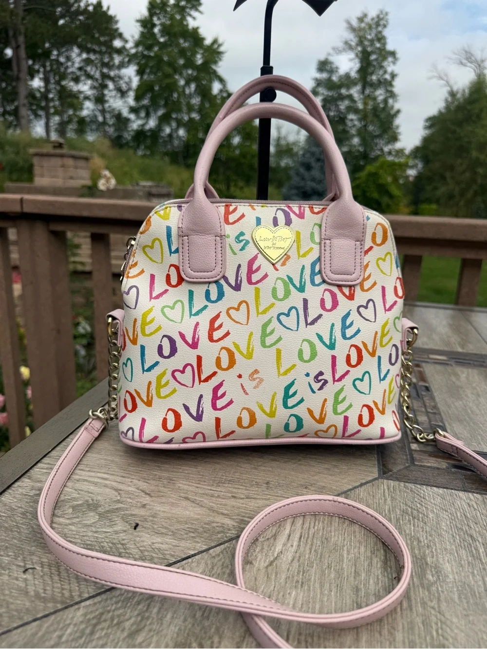 GUC Betsey Johnson LBLIN! 'Love Is Love